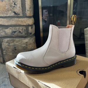 Dr. Martens Women's Chelsea Boots - vintage taupe
